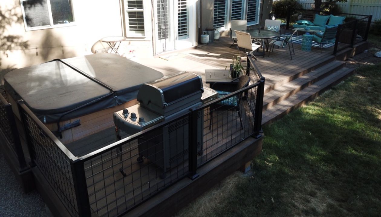 Sandy, UT Trex Enhance Toasted Sand with a Spiced Rum border along with Trex Signature Mesh Railing