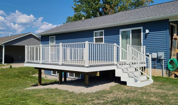 Trex Transcend Earth Tones Gravel Path with Trex White Signature railing. Smiths Creek,Mi