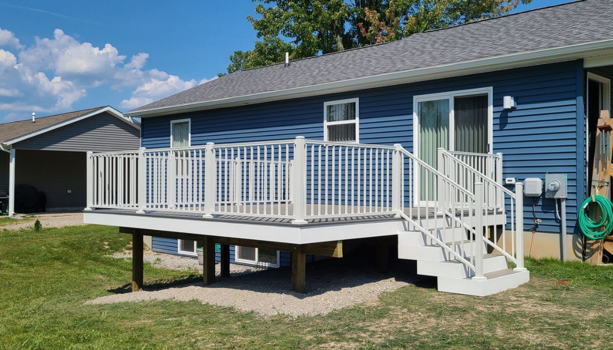 Trex Transcend Earth Tones Gravel Path with Trex White Signature railing. Smiths Creek,Mi