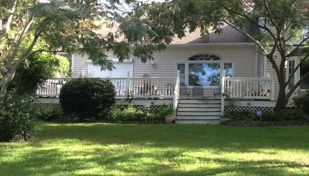 Trex deck in New Bern, NC near a private pond
