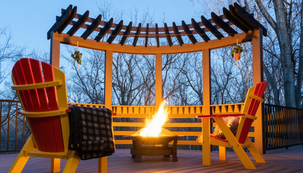 Godfrey, IL Rocky Harbor Decking with Signiture Railing