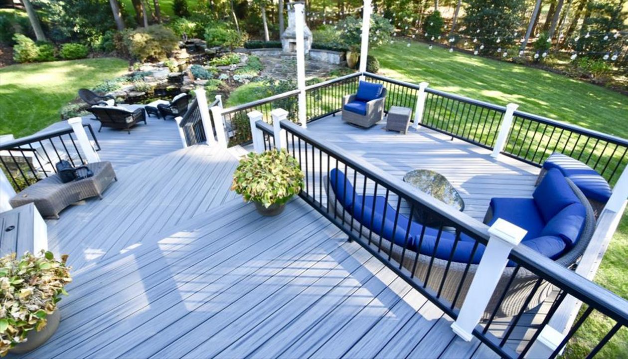 Trex Island Mist Decking w/ Cocktail Railing