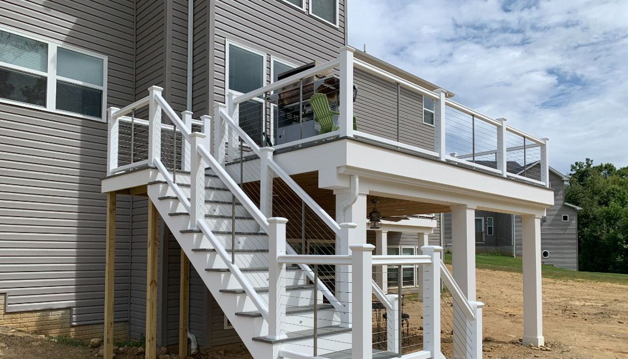 Island Mist Deck with Stainless Steel Cable Rails