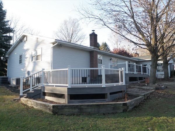 Trex Transcend Island Mist Decking, White Transcend Railing