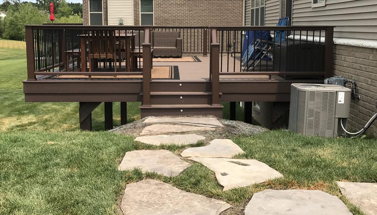 Trex Transcend Vintage Lantern Border/Fascia W/ Trex Transcend Spiced Rum Deck Boards, Trex Transcent Cocktail Style Rail W/ Trex Transcend Black Aluminum Balusters, Oakland, MI