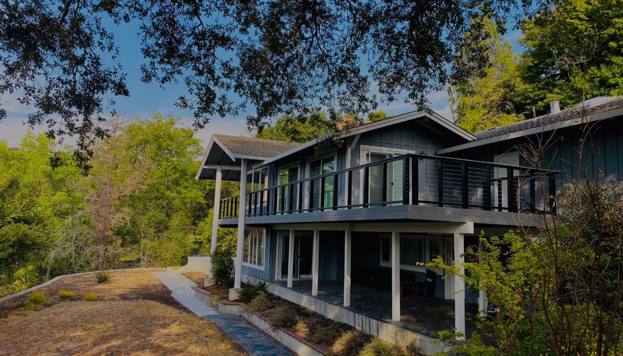 Los Altos, Ca Wide view of Pebble Grey Trex Deck and Stainless Steel Wire Railings Project