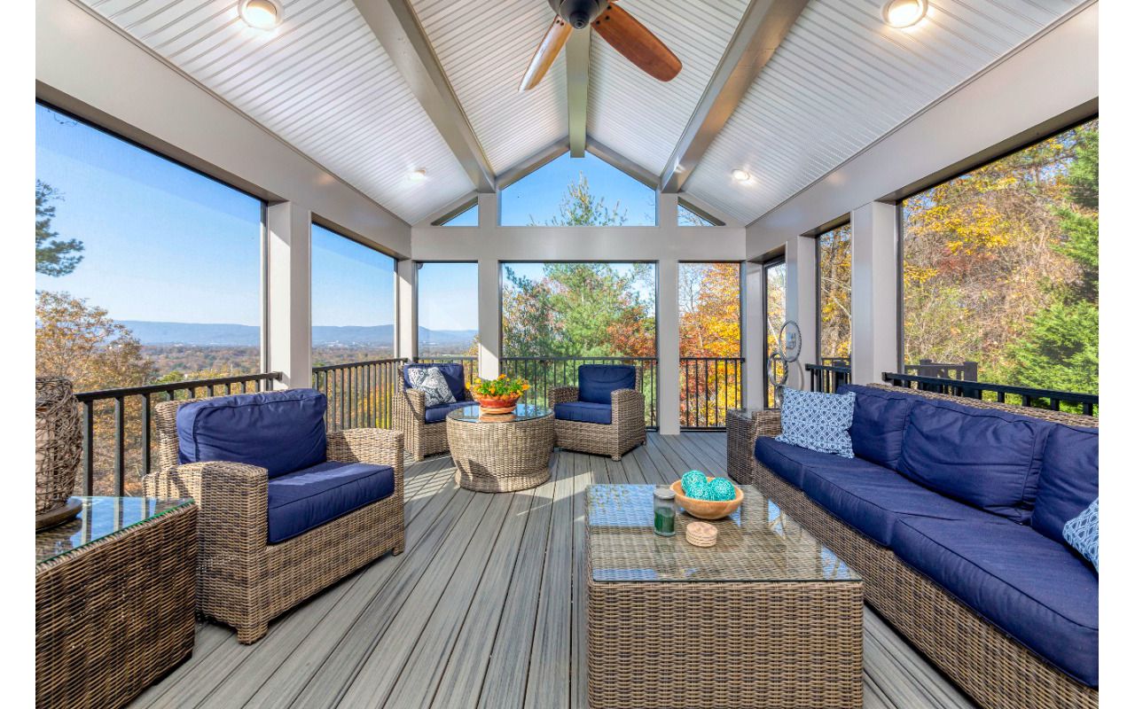 Trex Decking and Signature Railing (Roanoke)