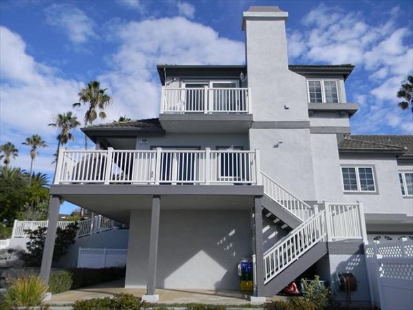 Trex Transcends railing in Classic White, Carlsbad, CA