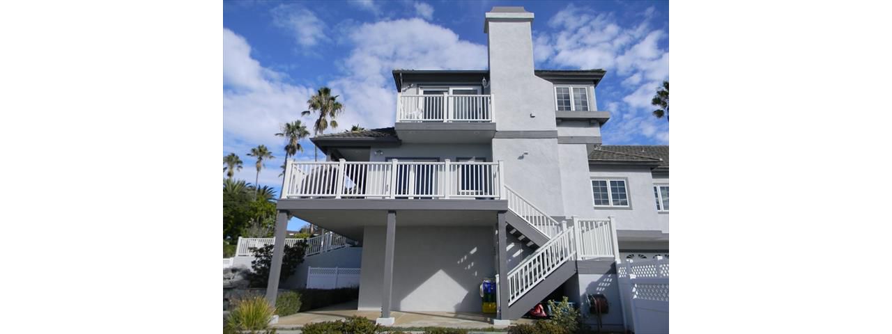Trex Transcends railing in Classic White, Carlsbad, CA