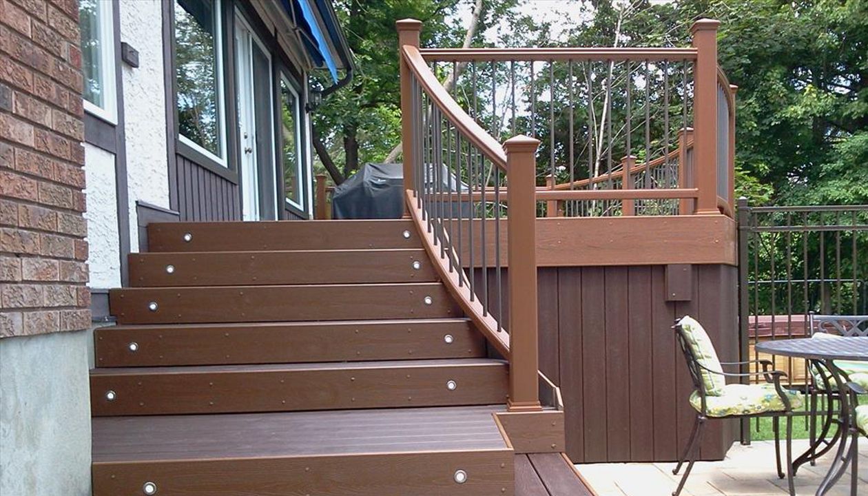 Trex Transcend Vintage Lantern Tree House Brown Composite Decking Ottawa, Manotick, Carleton Place, Ontario