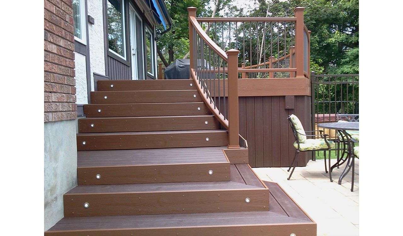 Trex Transcend Vintage Lantern Tree House Brown Composite Decking Ottawa, Manotick, Carleton Place, Ontario