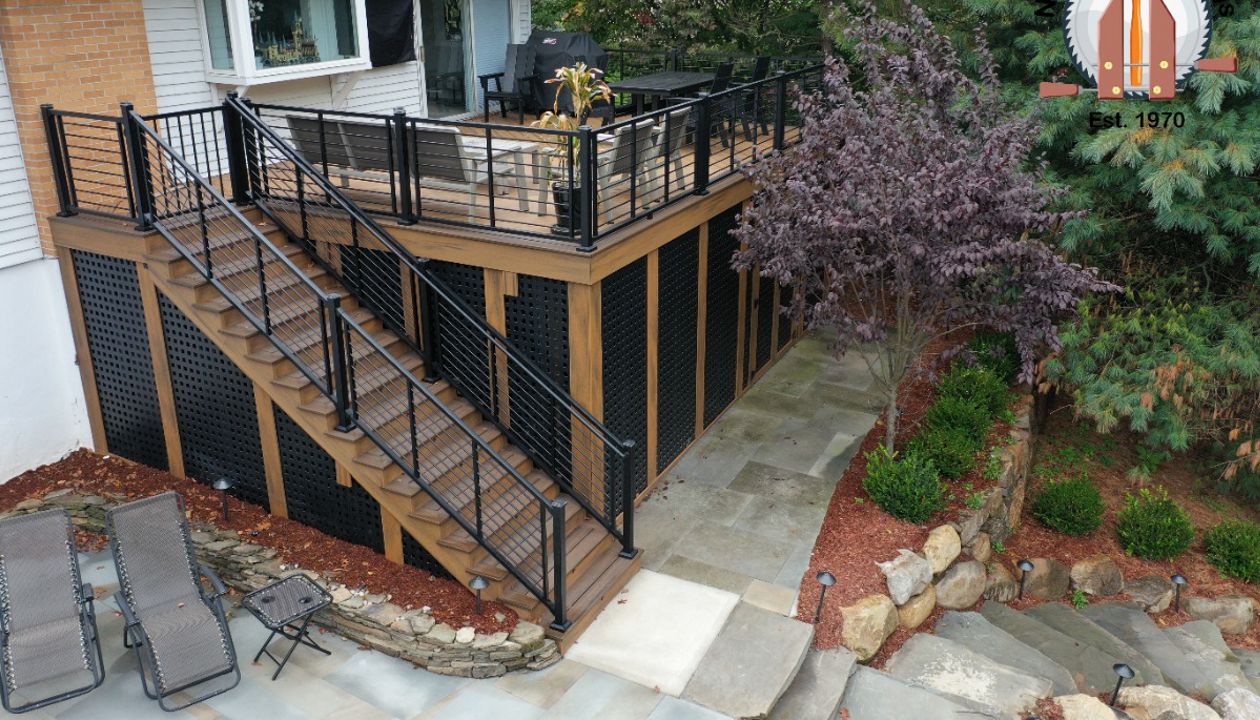 Trex Transcend Havana Gold body and Spiced Rum border with Trex black Signature Rod railing and Black Trex lattice.