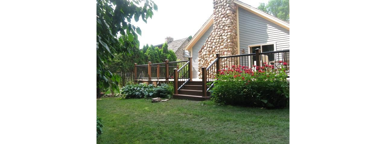 Green Bay - Tiki Torch decking, combination Transcend rail