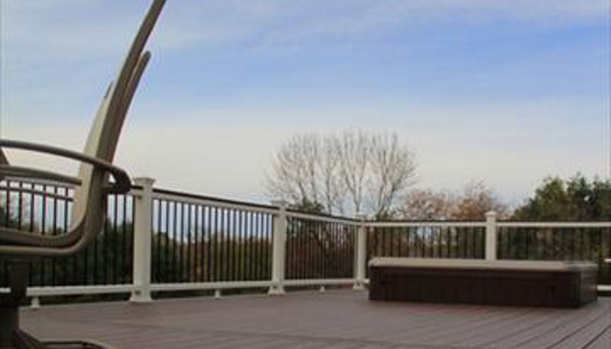 Trex Decking and railing with recessed Hot-tub