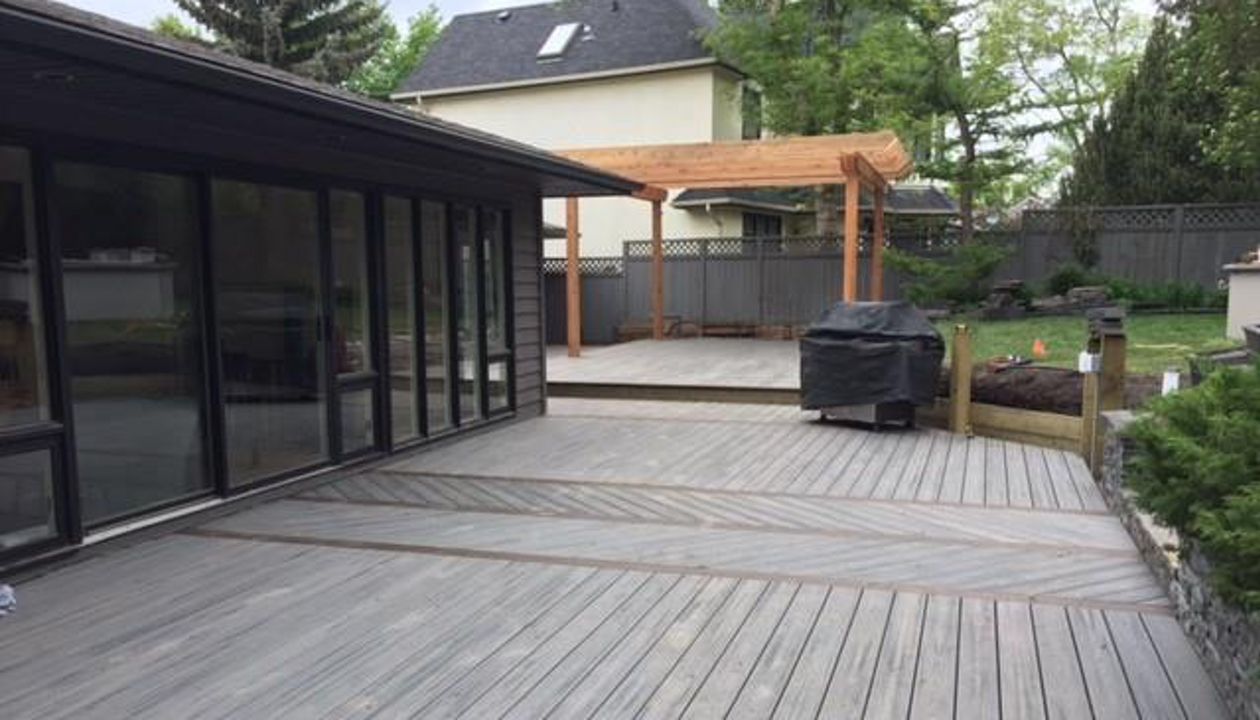 Trex Transcends Tropical Island Mist with Trex Deck Lighting