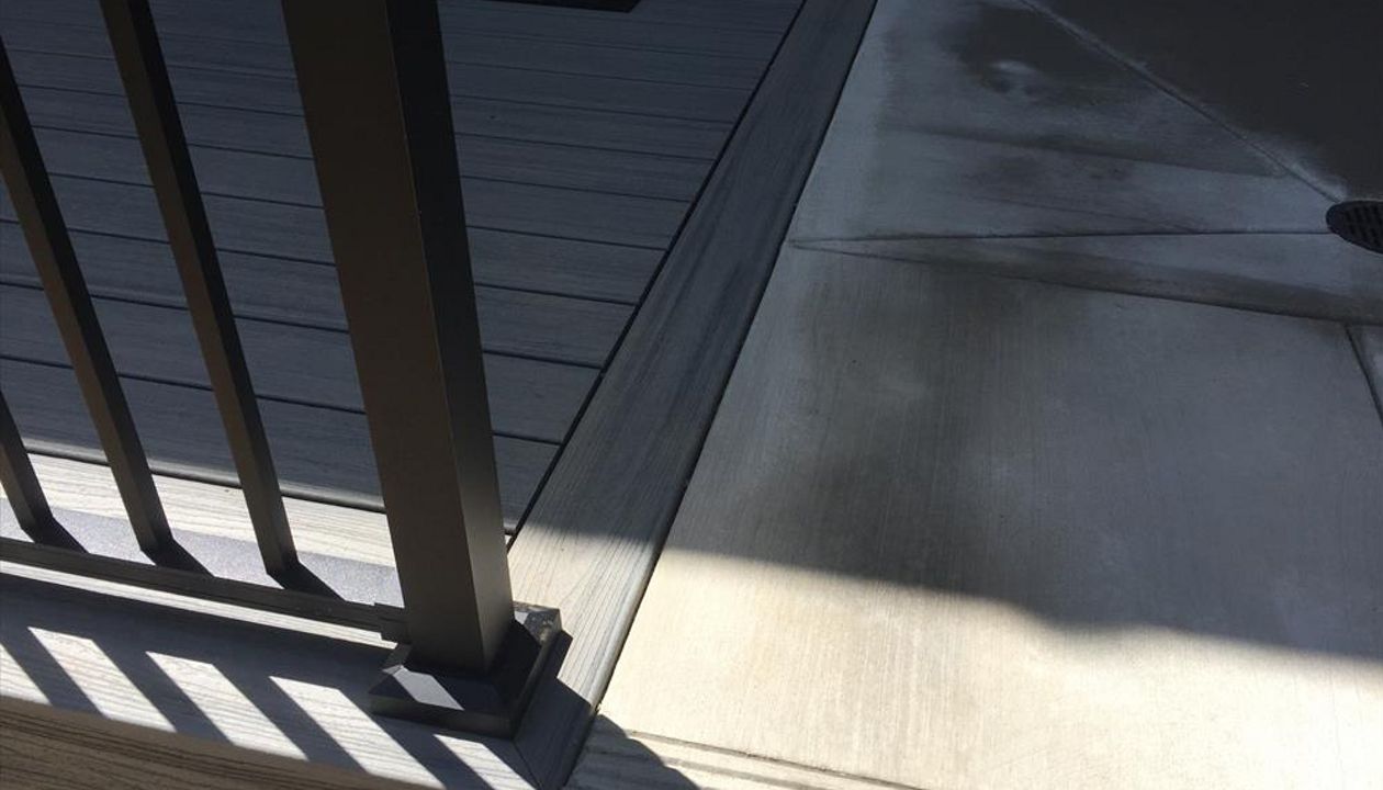 Trex Island Mist and Trex Signature Rail