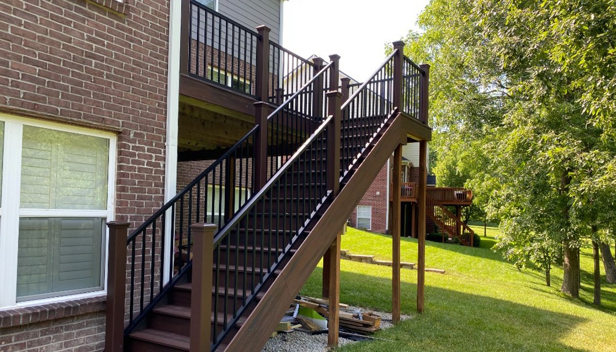 Trex Transcend (Spiced Rum) Decking with Matching Fascia. Trex Signature Aluminum Rail with Trex Composite Posts.