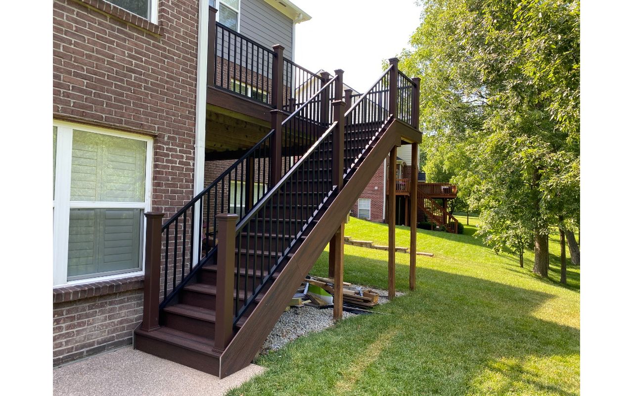 Trex Transcend (Spiced Rum) Decking with Matching Fascia. Trex Signature Aluminum Rail with Trex Composite Posts.