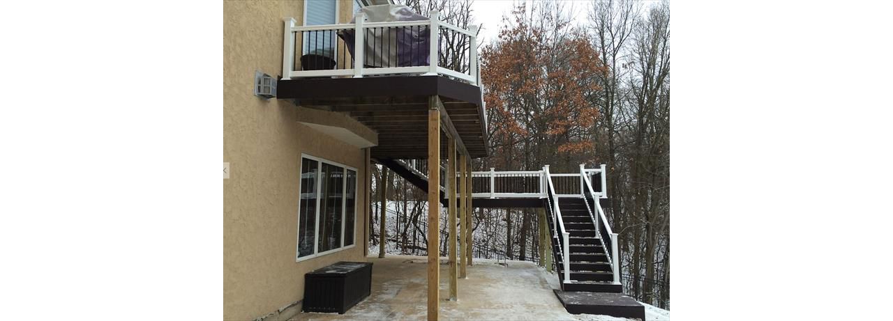 Trex Select with Classic White Handrail