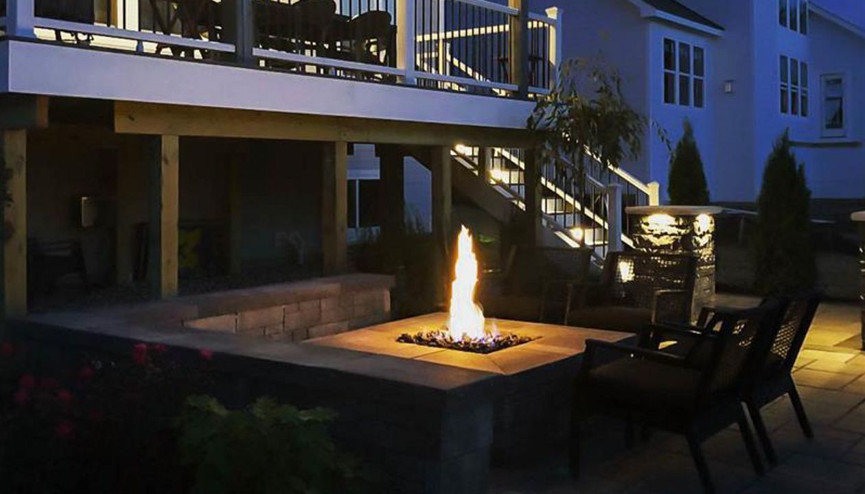 Trex Transcend Island Mist, Trex White Fascia, Trex Transcend Railing - Zionsville, Indiana