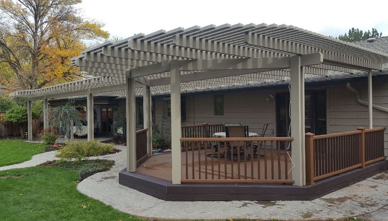 Trex Deck Select Earth Tones: Saddle trimmed in Woodland Brown - Meridian, ID