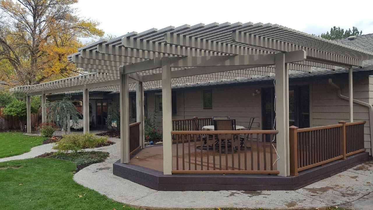 Trex Deck Select Earth Tones: Saddle trimmed in Woodland Brown - Meridian, ID
