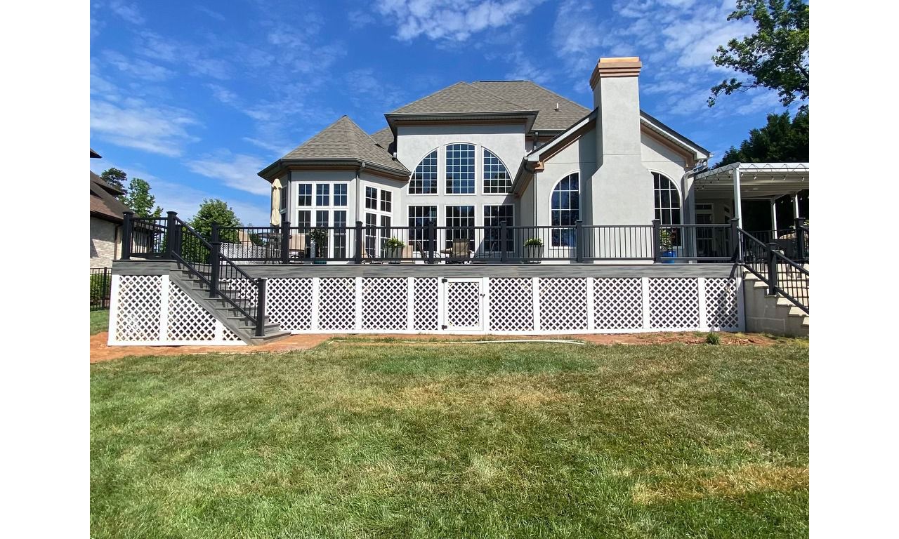 Trex Island Mist with Black Trex Select Railing