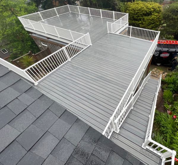 Island Mist decking, Trex white fascia, Signature railing and gates