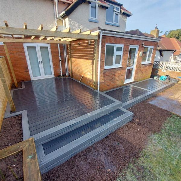 Trex Transcend Island Mist outer field. Trex Enhance Naturals Calm Water internal area. project in Lydden