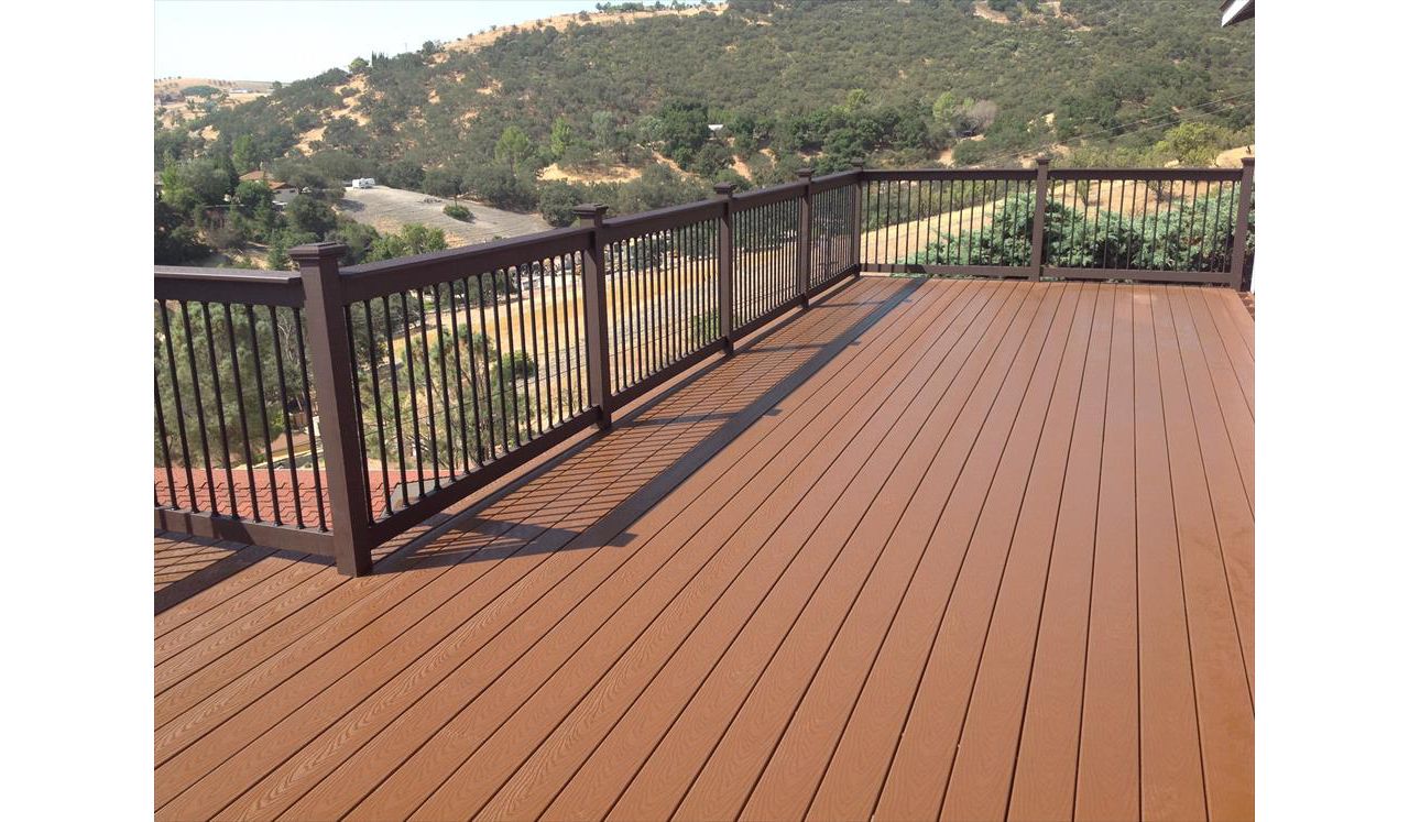 Beautiful Trex deck in Select Saddle