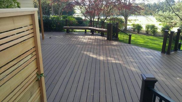 Vintage Lantern Post Sleeve with Black Trex Signature Aluminum rail with Spiced Rum Decking.