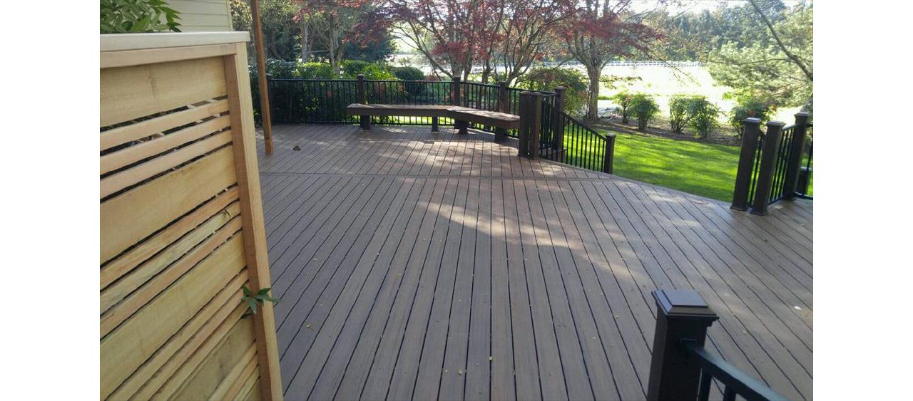 Vintage Lantern Post Sleeve with Black Trex Signature Aluminum rail with Spiced Rum Decking.