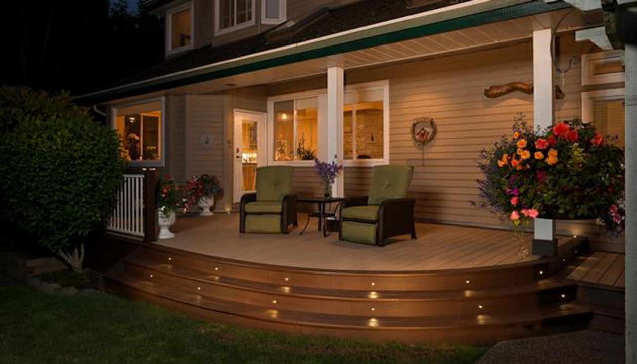 Curved Trex Transcend deck with Trex Lighting;Rope Swing and Vintage Lantern - Surrey BC