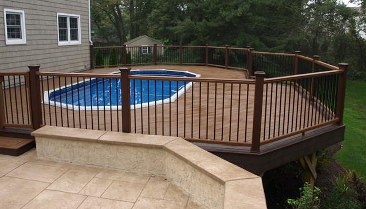 Pheonixville Trex deck around an above ground pool