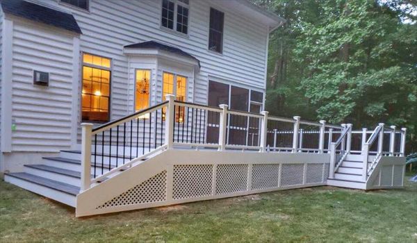 Trex Transcend Island Mist Decking and White Transcend Railing