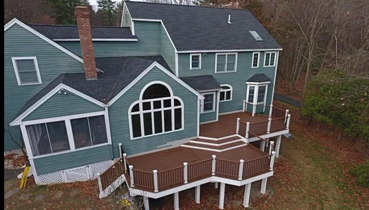 Select Saddle Decking, Transcend Tree House Railing with Black Round Balusters, Trex Low Voltage Lighting