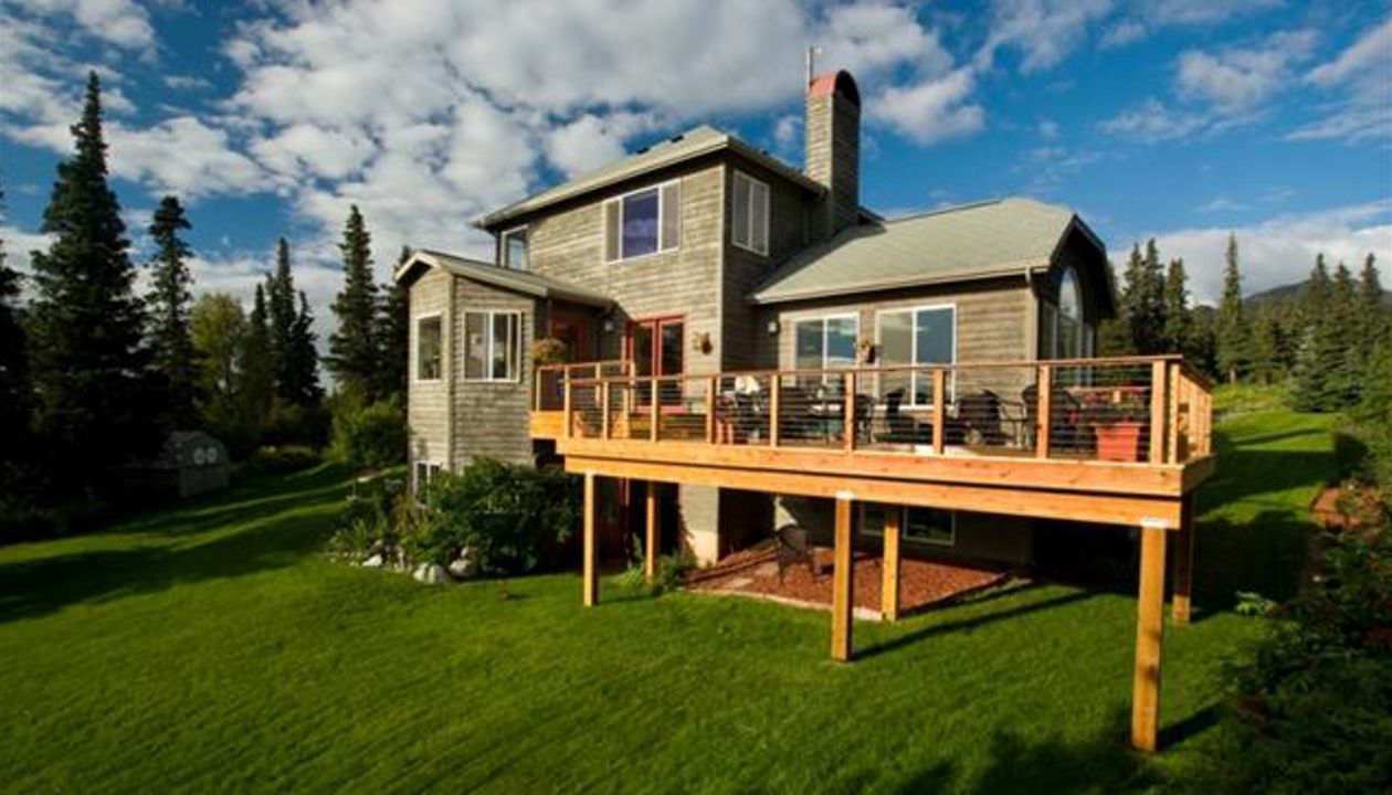 A great yard with a great deck, by Treeline Construction.