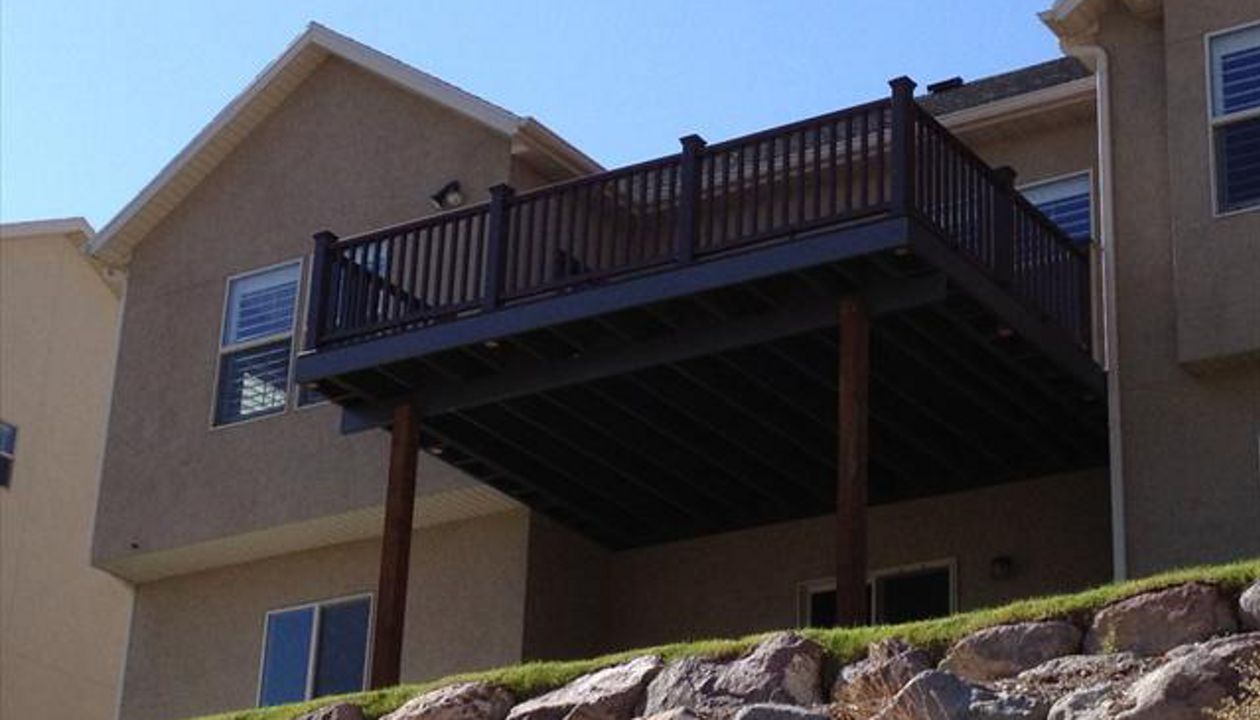 Trex Elevations Steel Framing, Spiced Rum Transcend located