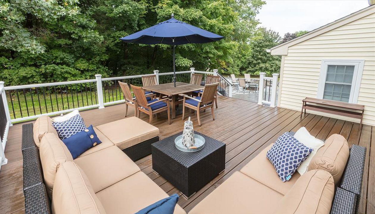 Trex Deck With Outdoor Couch And Table