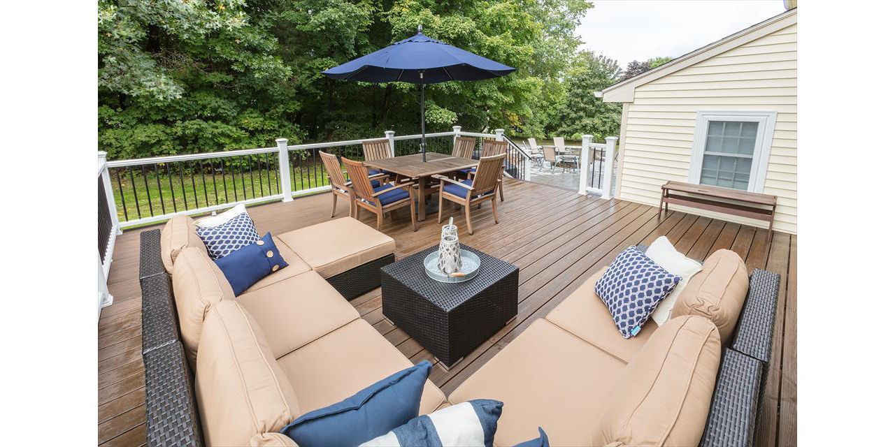 Trex Deck With Outdoor Couch And Table