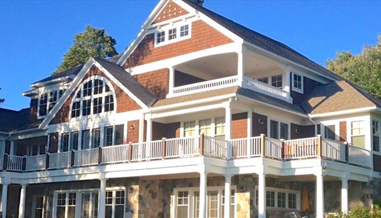 Trex Enhance Decking with Trex Transcend Railing