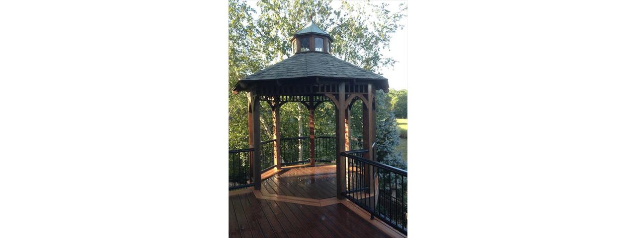 GAZEBO SPICED RUM  ALL BLACK TREX RAILING