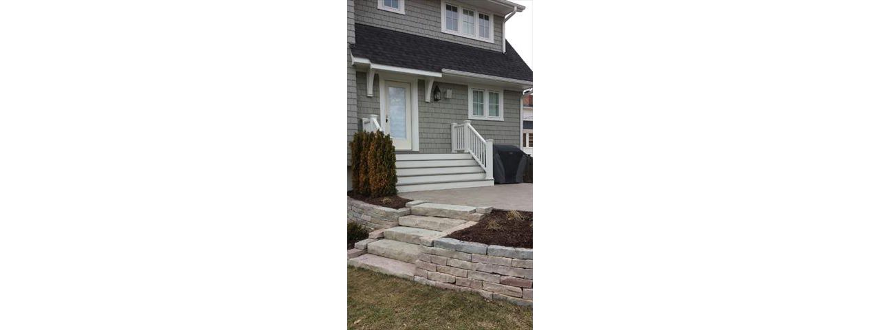 Trex Transcends Decking Gravel Path &amp; White Trex Railing