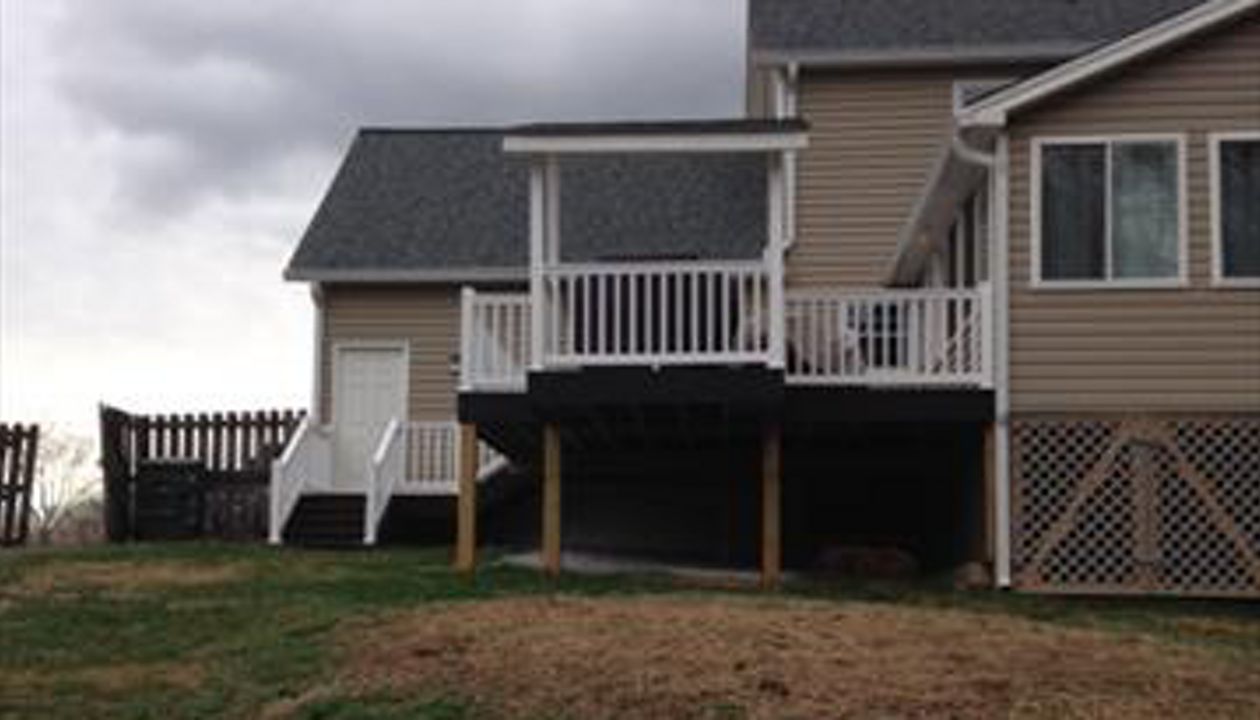 Trex Select deck is great space to entertain