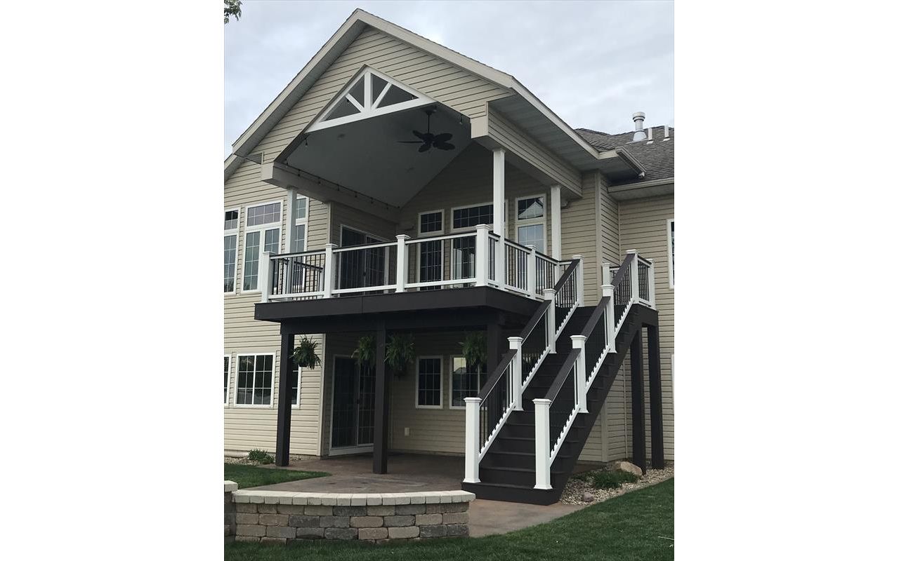 Trex Select Woodland Brown Decking With Large White 6x6 Select Post Sleeve And Trex Select Railings Marion Iowa