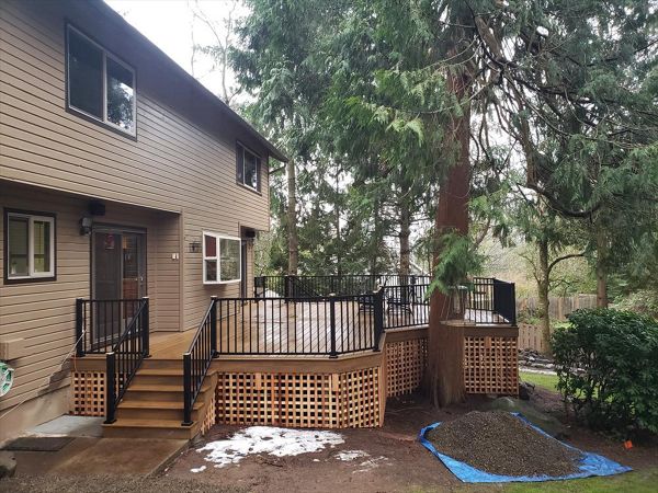 Trex decking and Trex Signature railing with lighted post caps