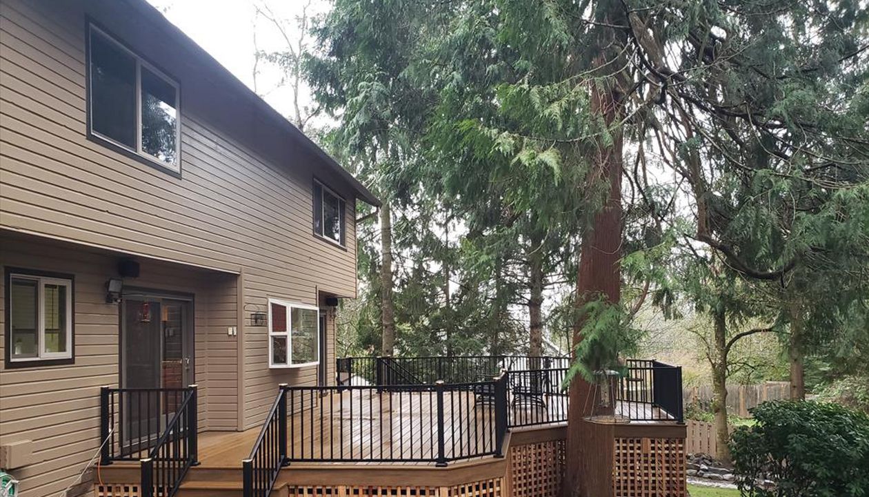 Trex decking and Trex Signature railing with lighted post caps