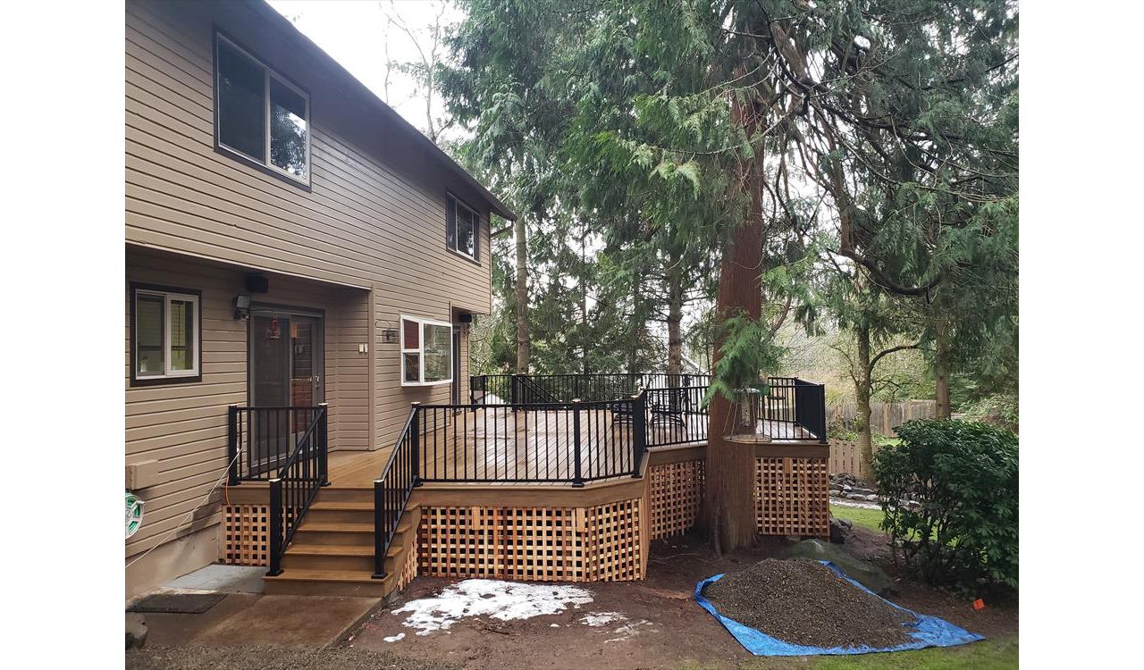 Trex decking and Trex Signature railing with lighted post caps