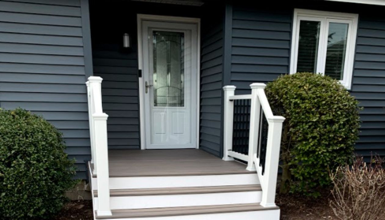 Rocky Harbor landing with Select railing - Brick, NJ