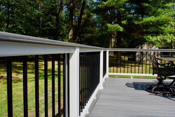 Trex Transcend railing with drink rail and aluminum balusters.